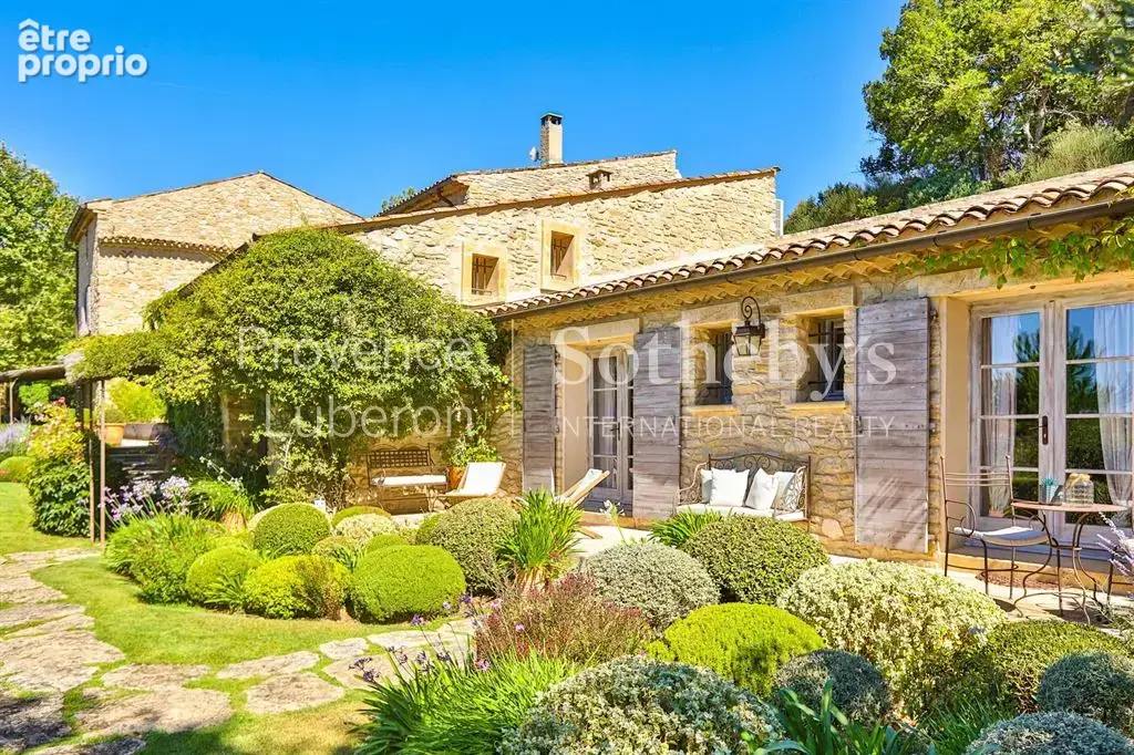 Bastide de Prestige avec piscine et terrain de 104 hectares en Provence - photo 2