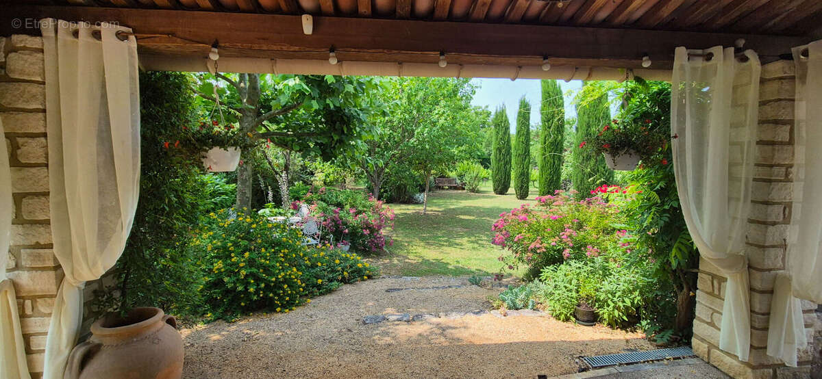 Propriété 220 m2 sur 2274m2 de terrain prés de Goudargues - photo 6