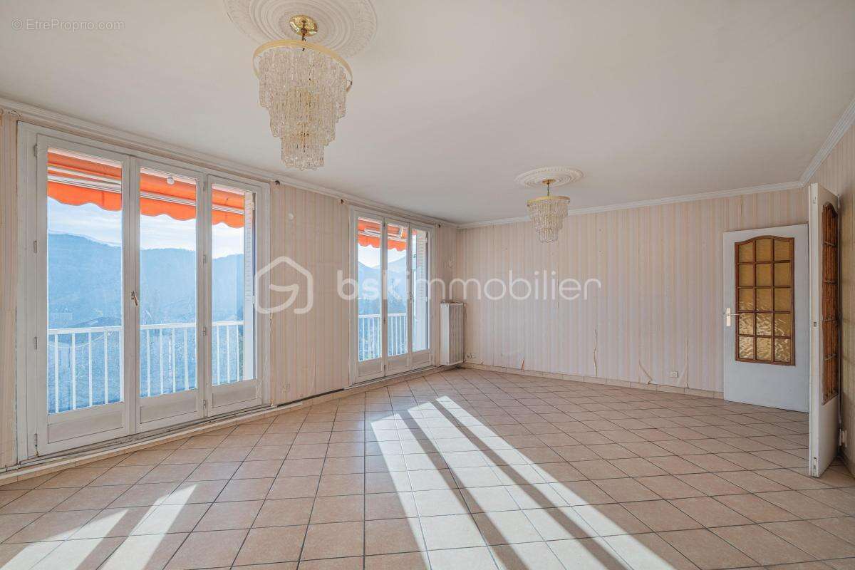 Appartement à LE PONT-DE-CLAIX