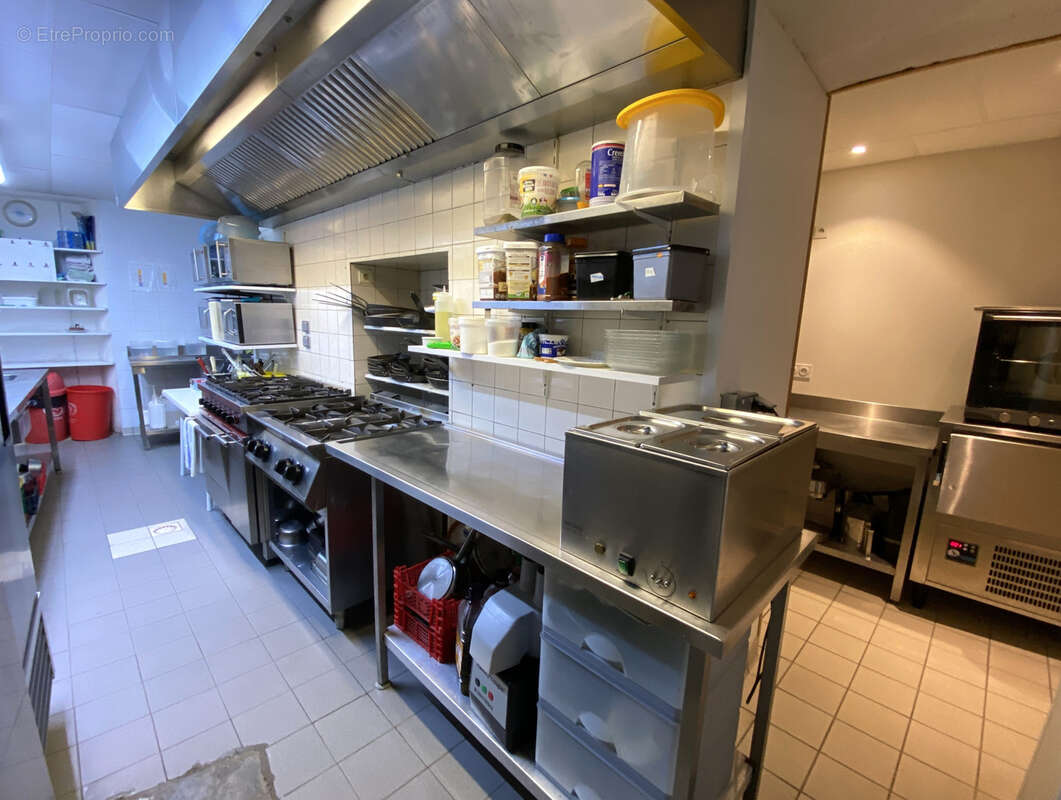 Commerce à SAINTE-CECILE-LES-VIGNES