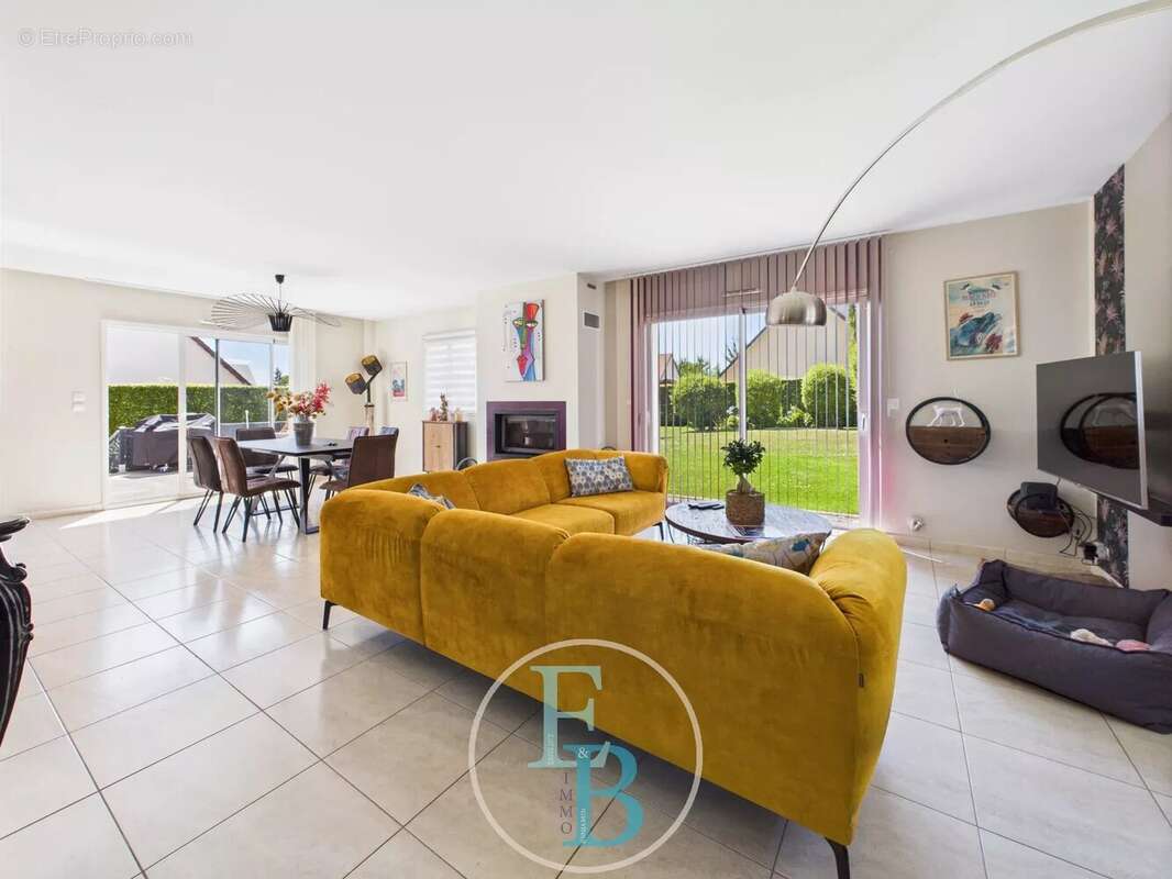 Maison - 235m2 - T8 - photo 8