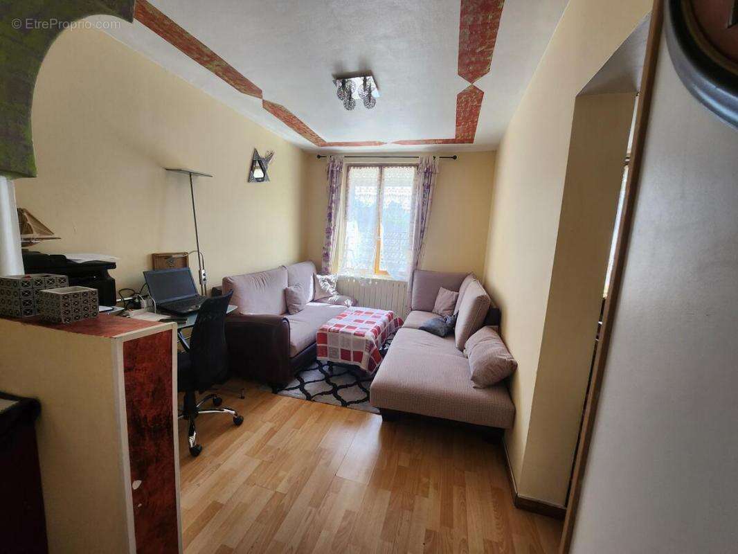 Appartement à CUISE-LA-MOTTE