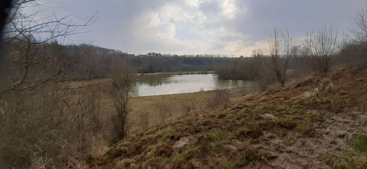 Propriété 50 ha avec chalet, étang, rivière, anciens bâtiments inductriels, prés, bois, terres - photo 3