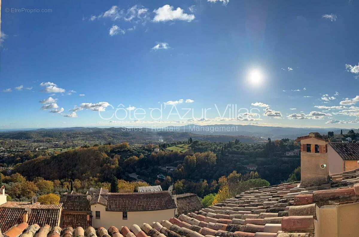 Maison à CHATEAUNEUF-GRASSE