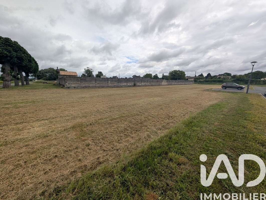 Terrain 810 m² à Mosnac  - photo 3