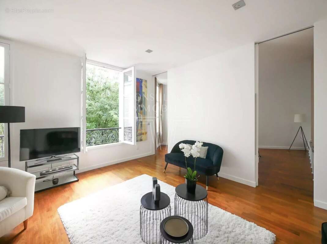 Appartement à PARIS-16E