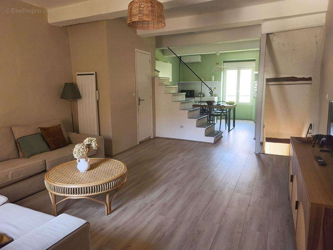 Vedène: Charmante maison de ville rénovée avec cour privative - photo 7