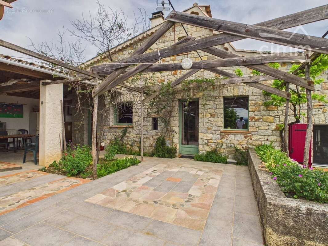 Maison à SAINT-ANDRE-DE-CRUZIERES