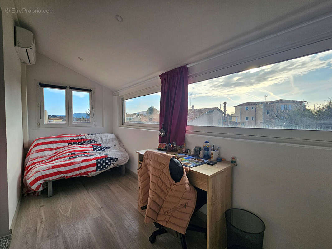 Appartement à LA CRAU