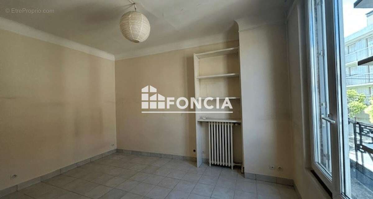 Appartement à LES LILAS