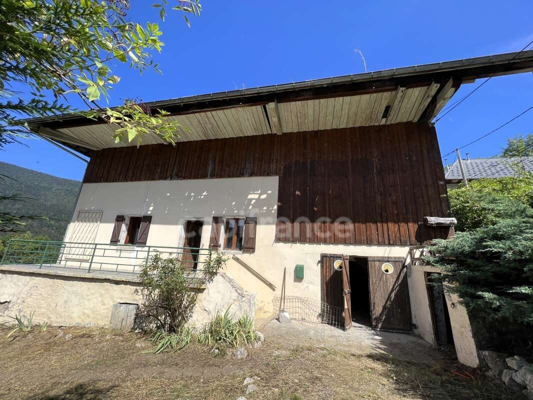 Maison T4 82m² avec Grange 300m² à rénover - photo 9