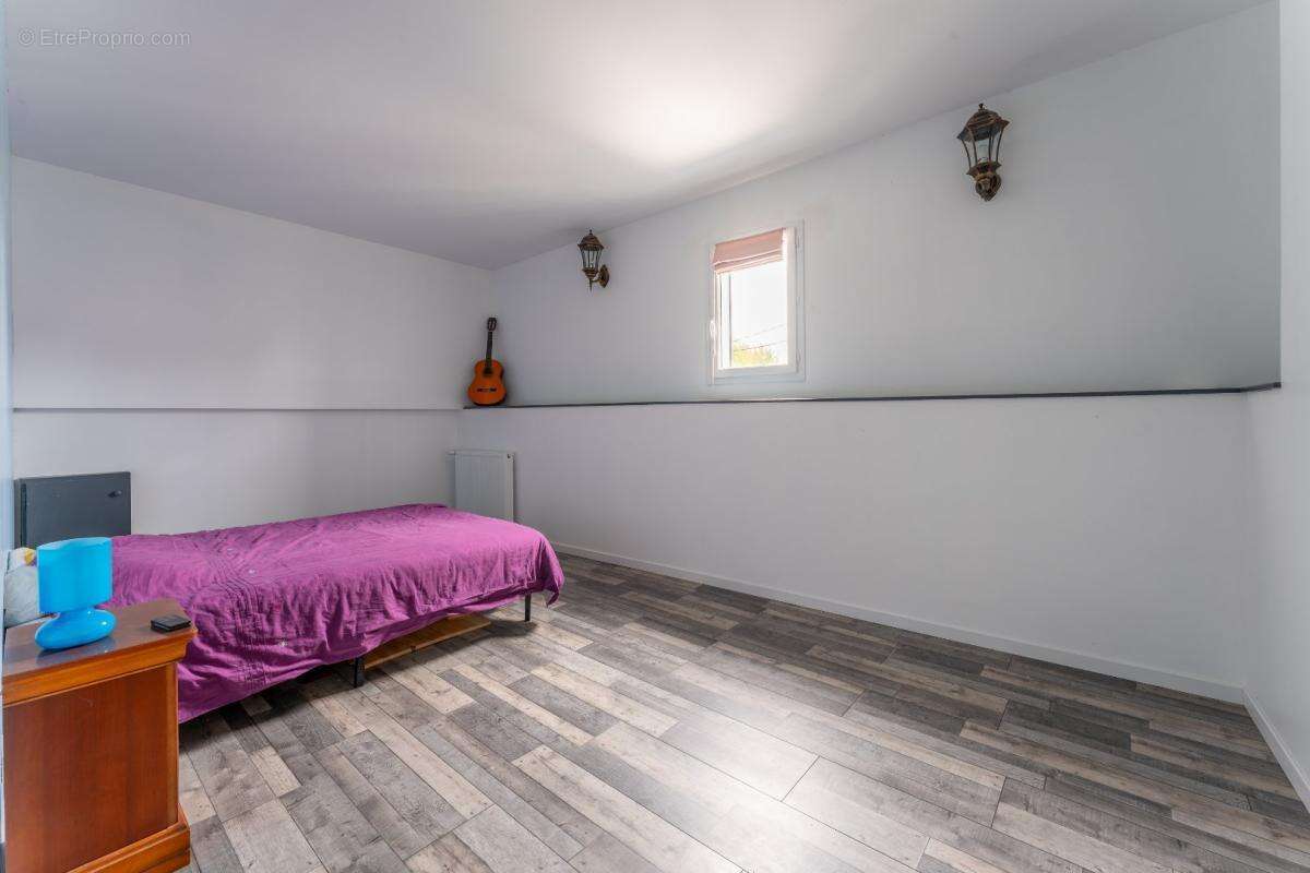 Maison à BRIZAMBOURG