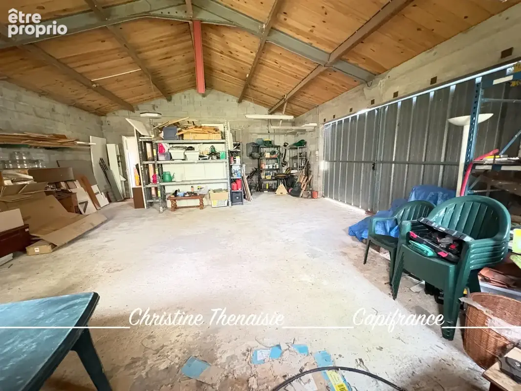 Maison à vendre sur un terrain de 2000 m2 - 4 chambres - Bureau - 3 salles d'eau - 3 wc - Dépendance de 110 m2 et garages LA GAR - photo 21