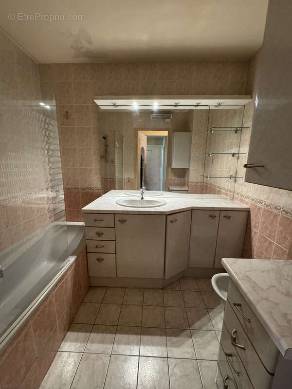 Appartement à MARSEILLE-6E