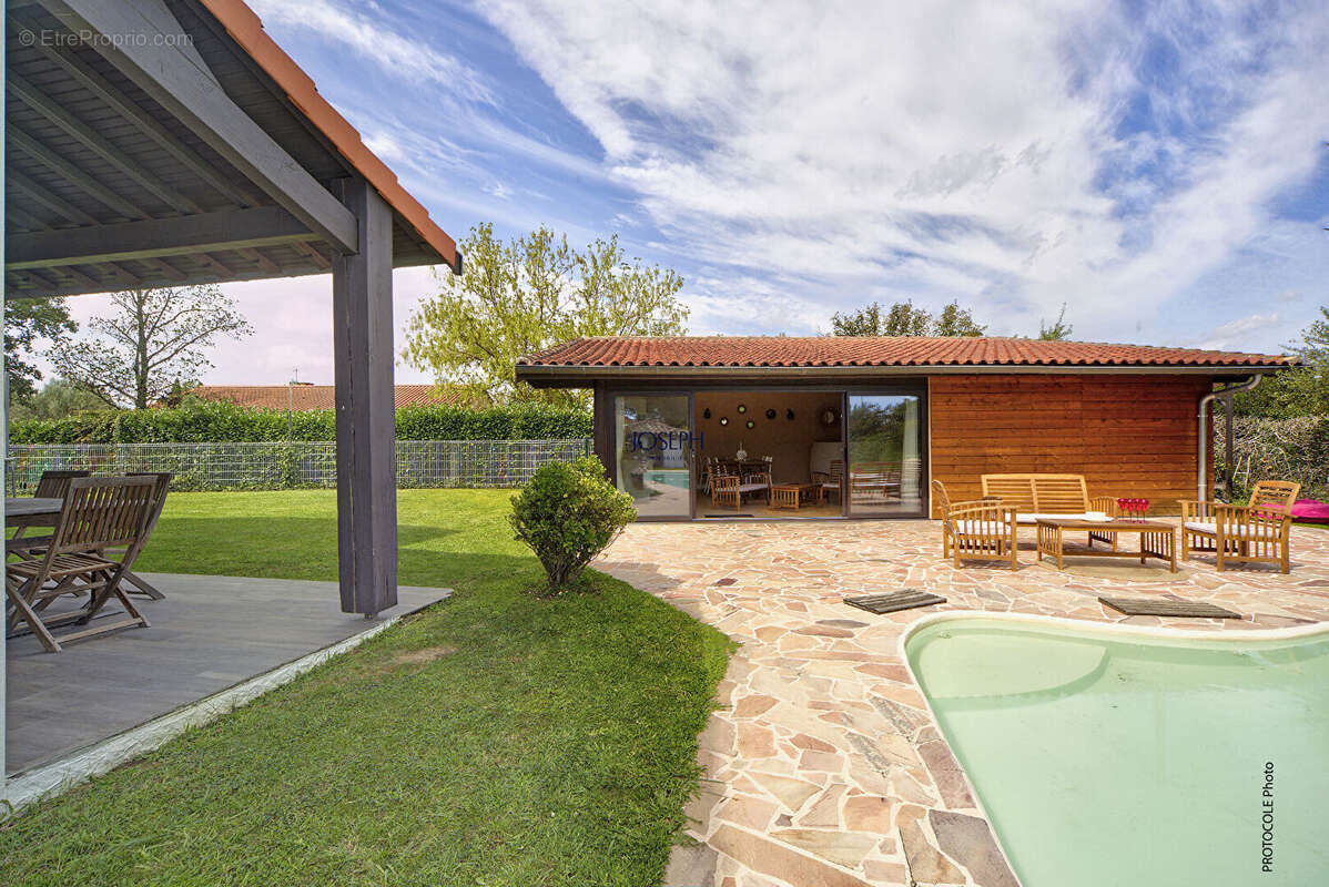 Maison à LA SALVETAT-SAINT-GILLES