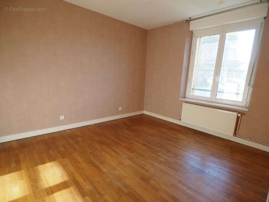 Appartement à CHARMES