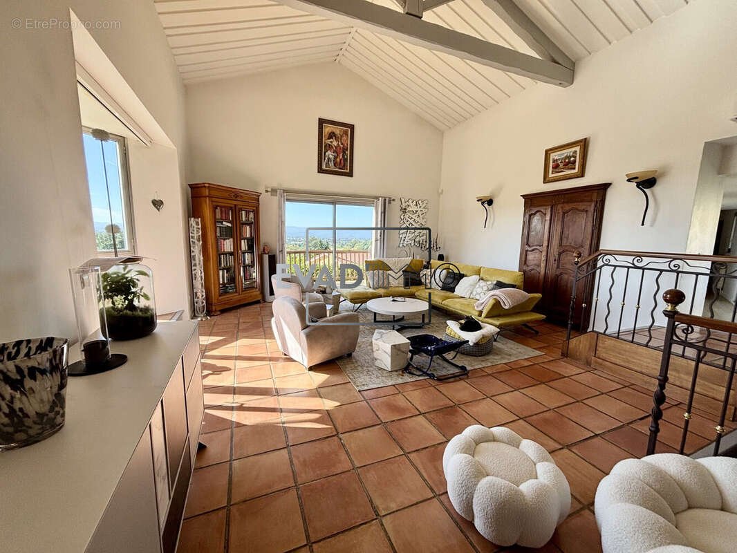 Maison à SAINT-BONNET-LES-OULES