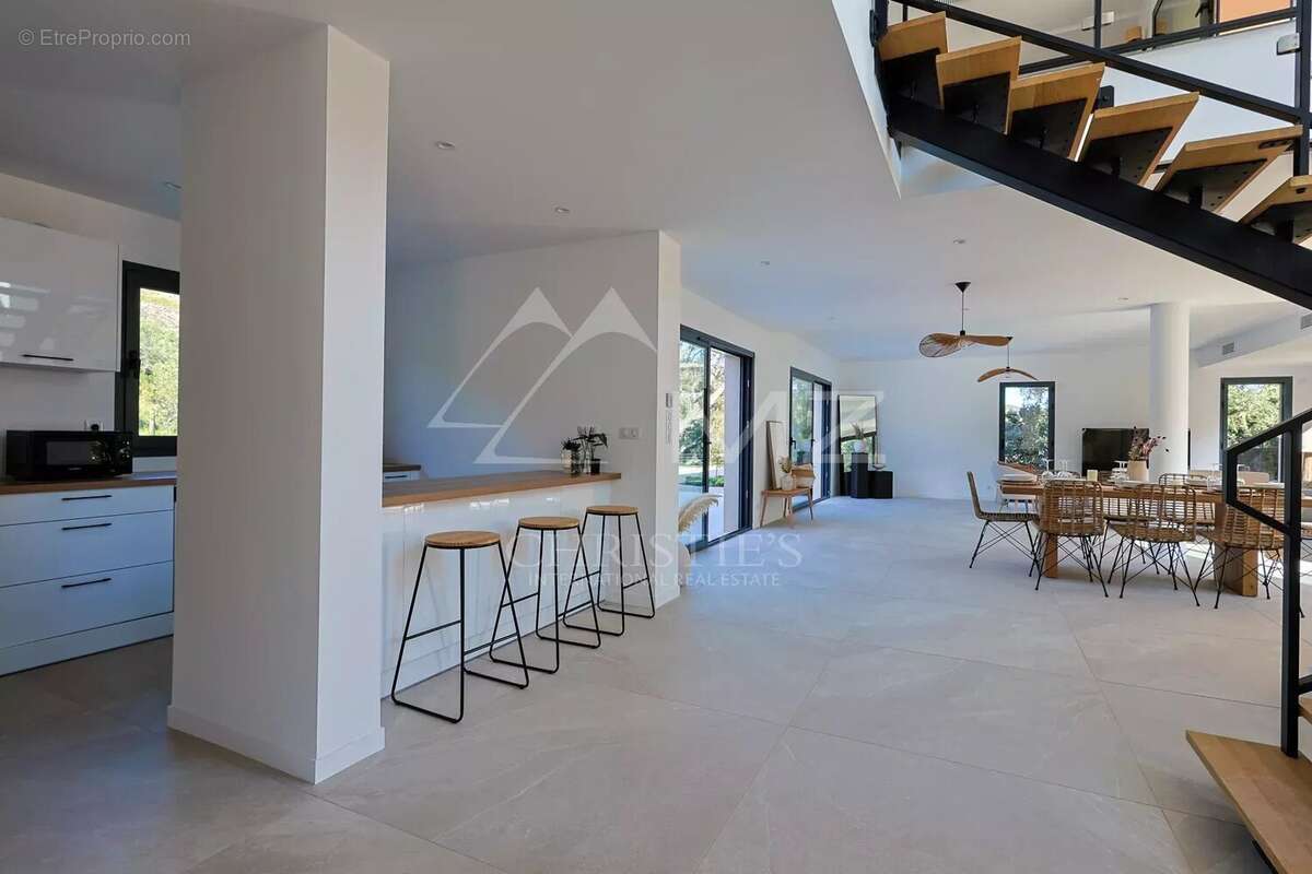 Maison à PLAN-DE-LA-TOUR