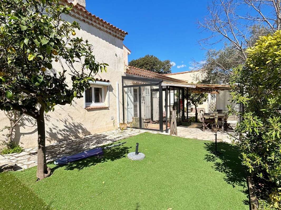 Maison à ROQUEBRUNE-SUR-ARGENS
