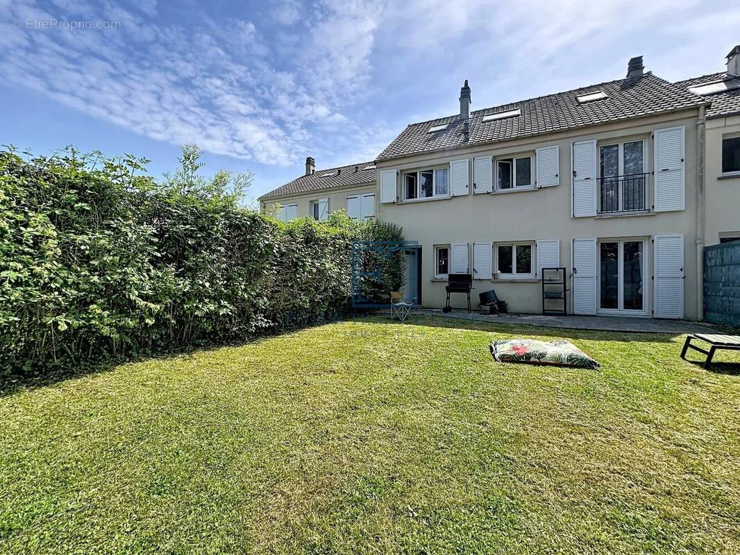 Maison à ELANCOURT