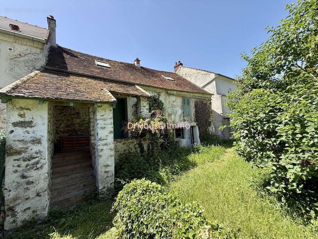 Maison à SAINT-CYR-SUR-MORIN