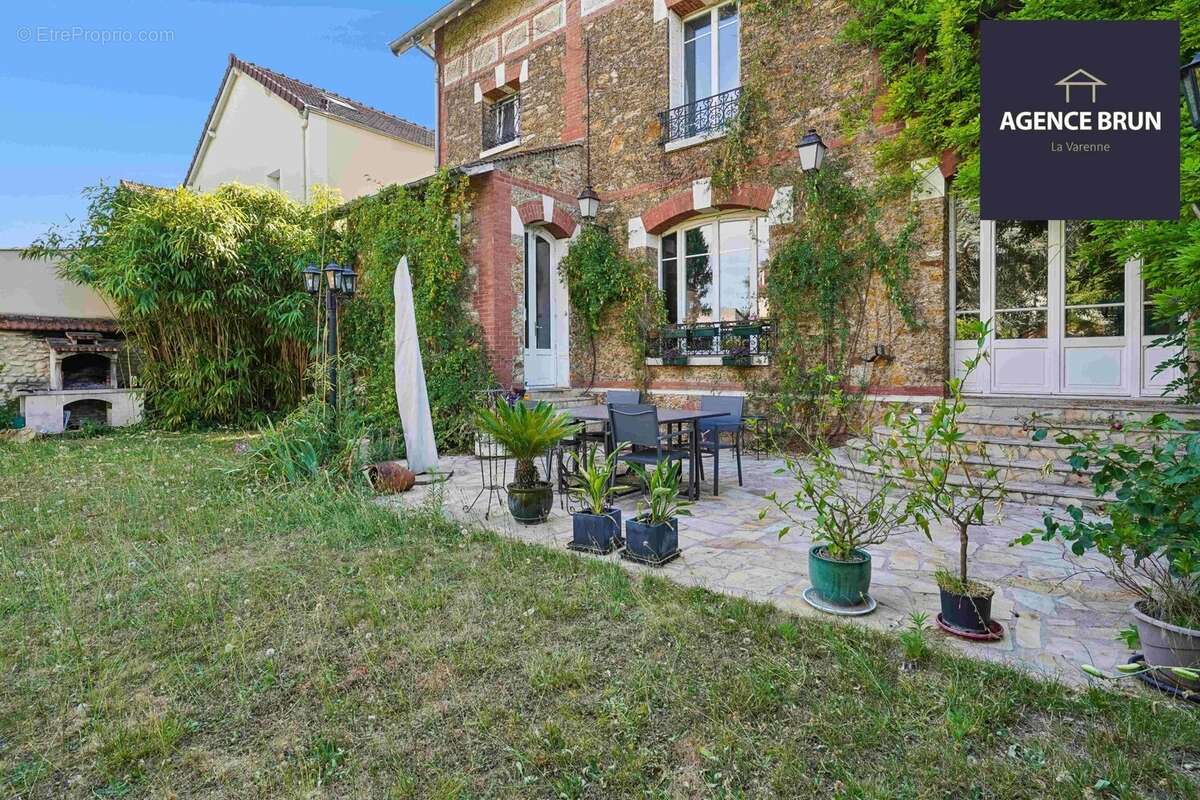 Maison à SAINT-MAUR-DES-FOSSES