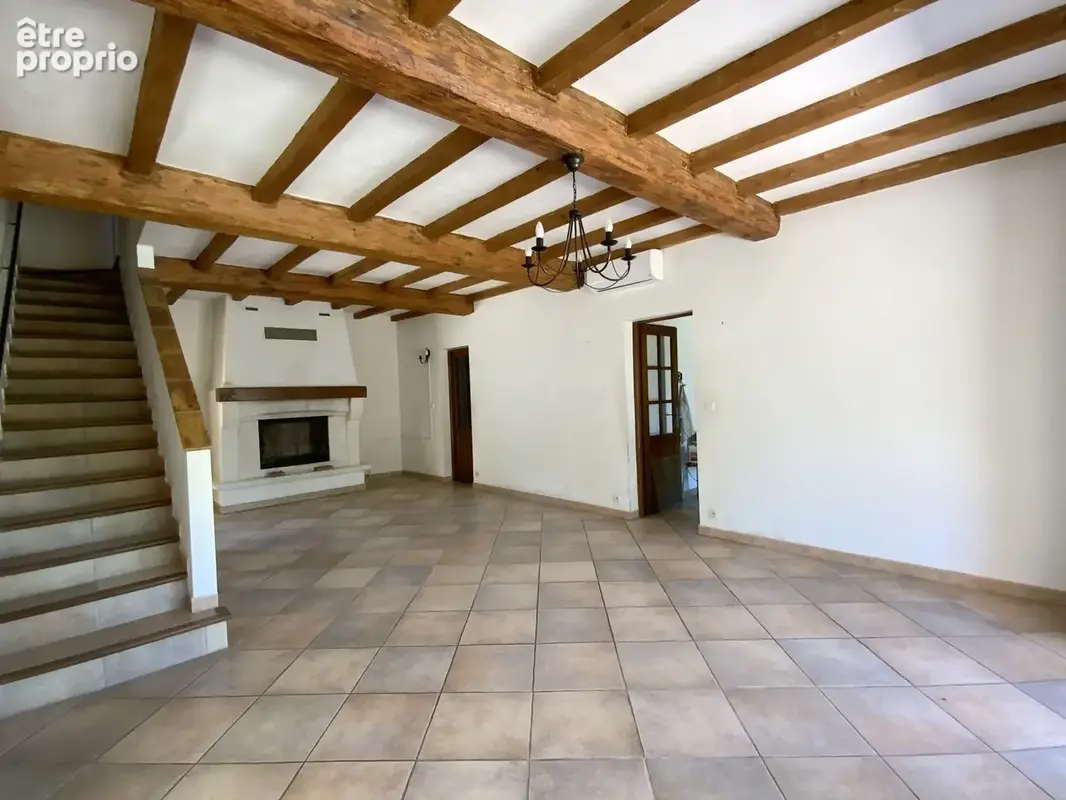 Charmante maison spacieuse avec terrain arboré et piscine. - photo 6