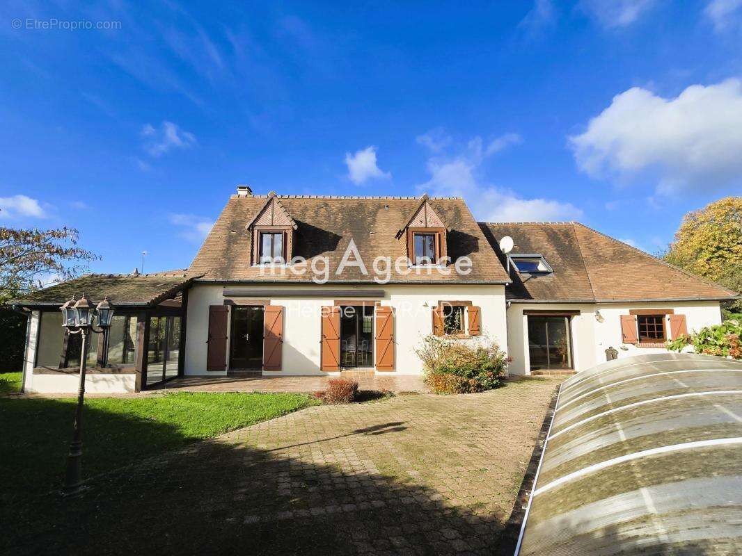Maison familiale de 176m² avec piscine et espace bien-être - photo 2