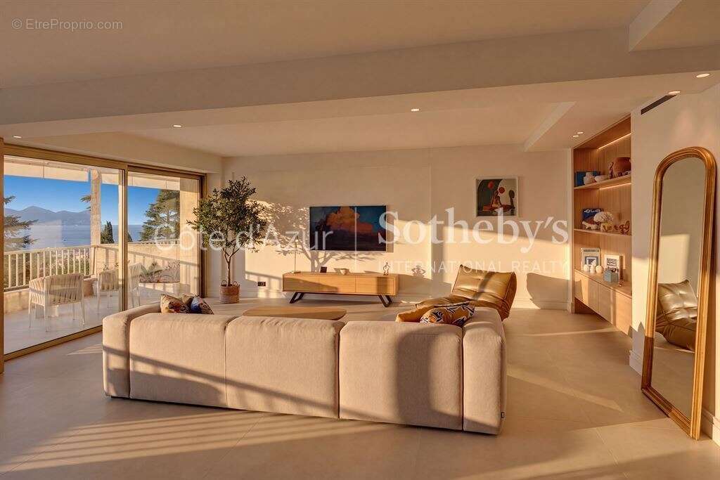 Cannes La Californie : Appartement rénové 122 m² avec vue mer et terrasse - photo 5