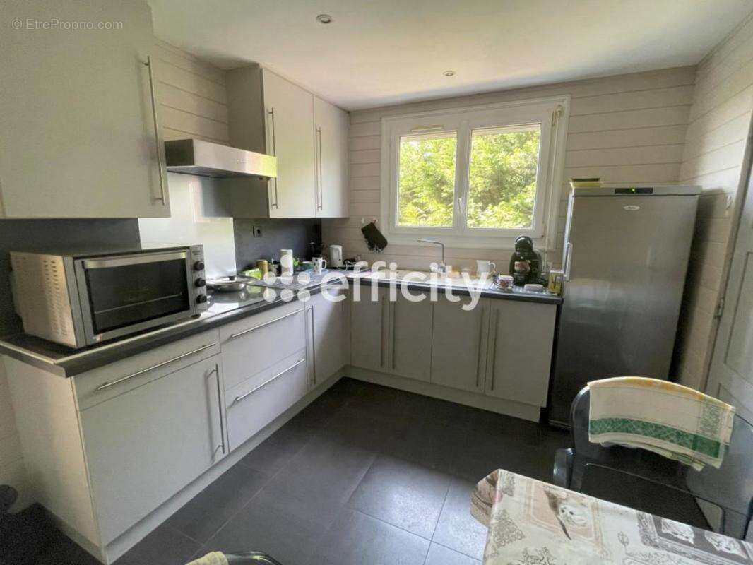 Maison à LA CHAPELLE-DU-BOIS