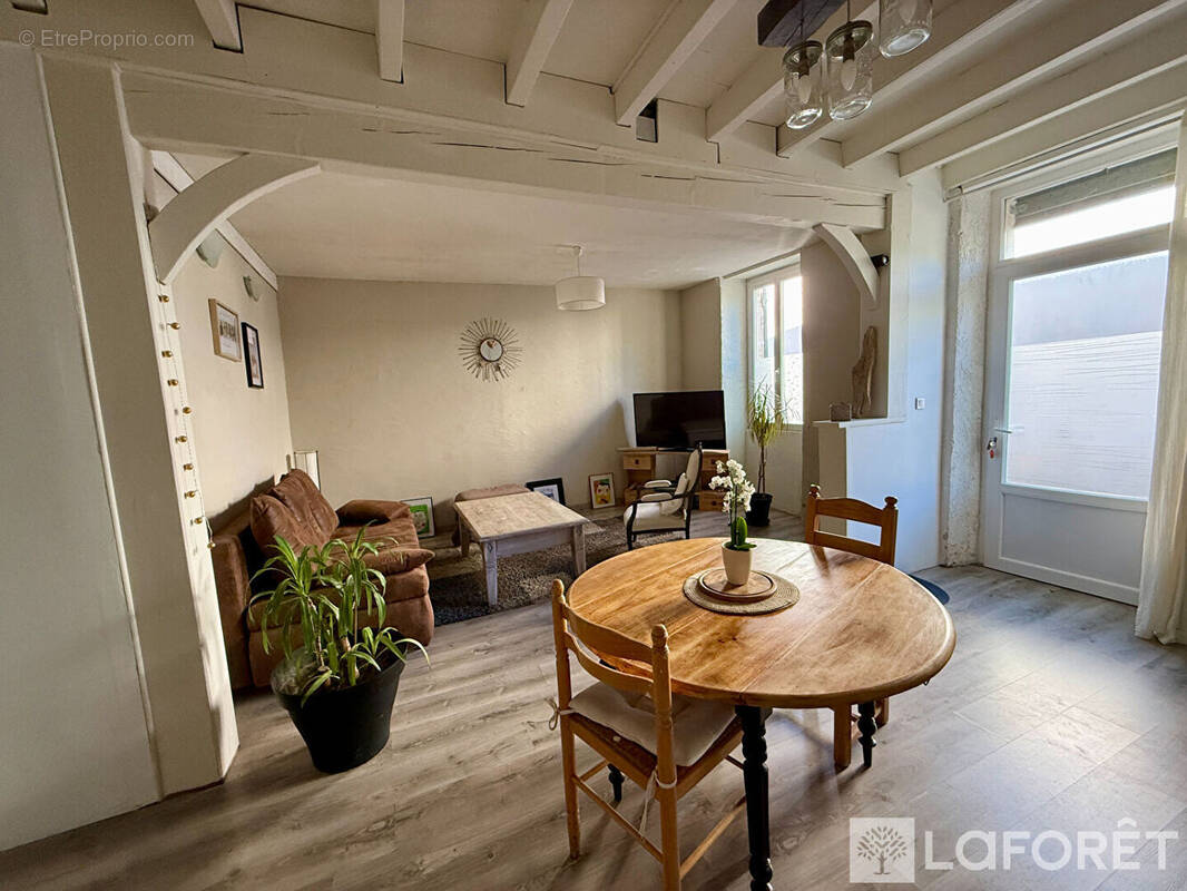 Maison à CASTETS-EN-DORTHE