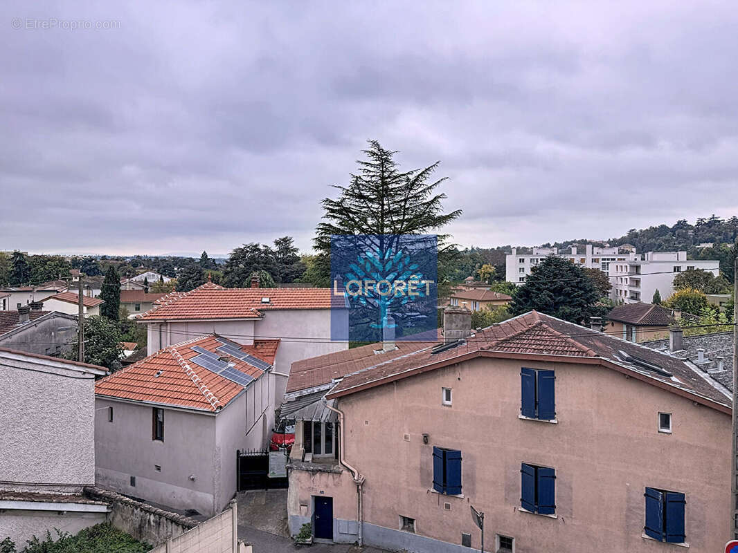 Appartement à SAINT-GENIS-LAVAL