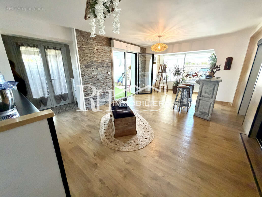 Maison rénovée - proche commerces et plage - photo 9