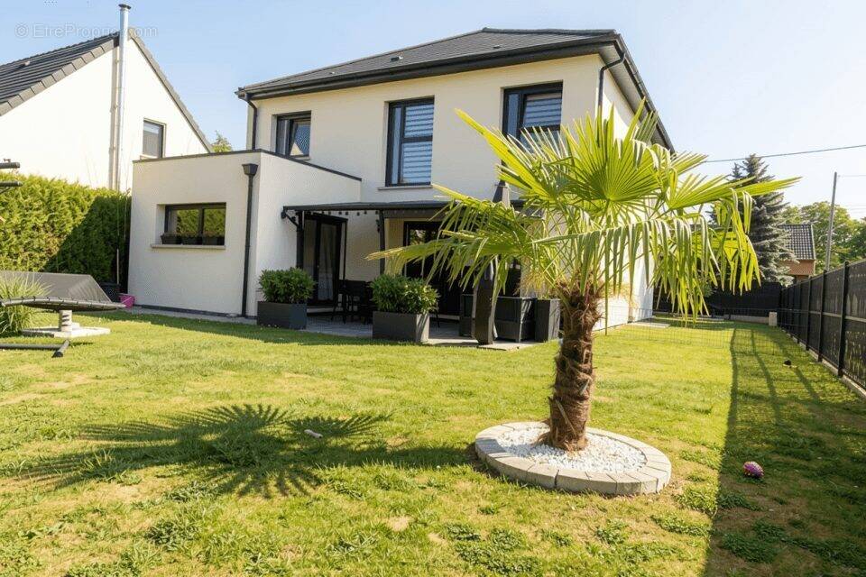 Maison à OSTRICOURT
