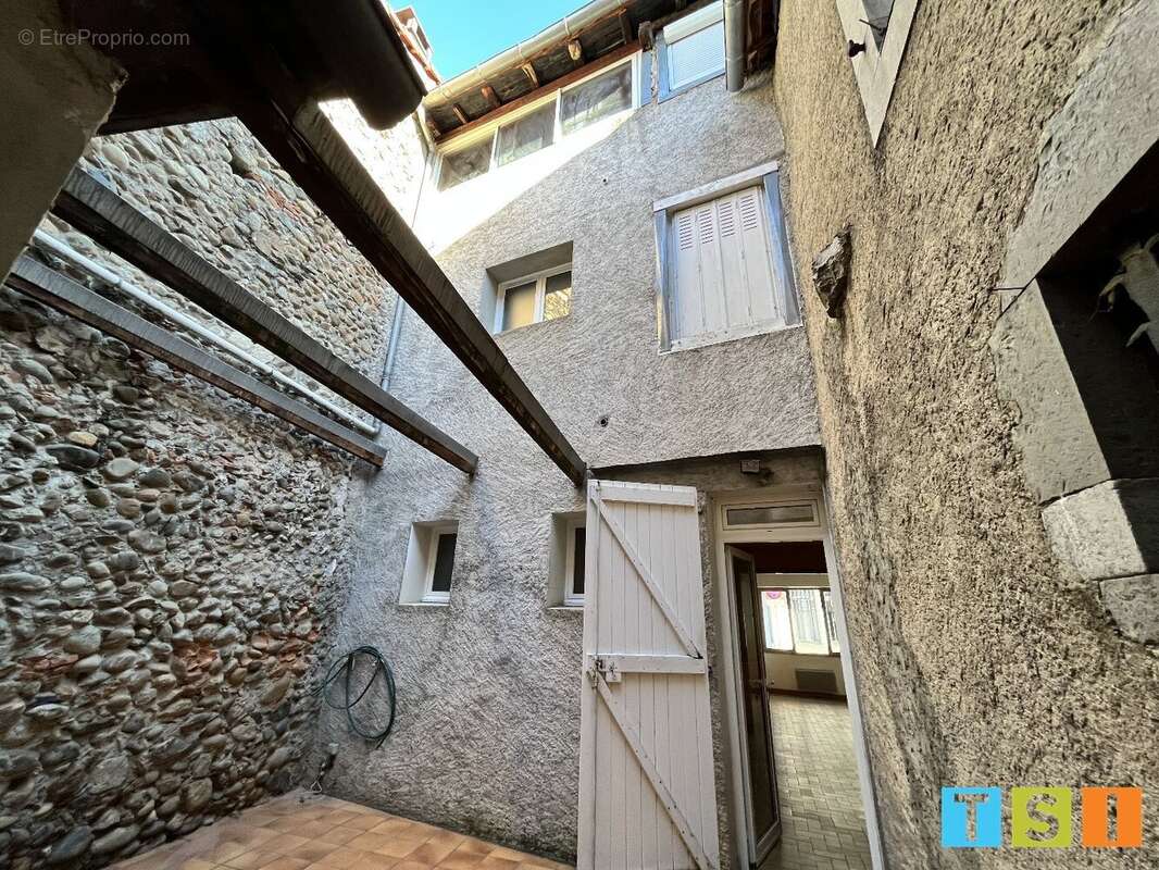 Maison à MONTREJEAU