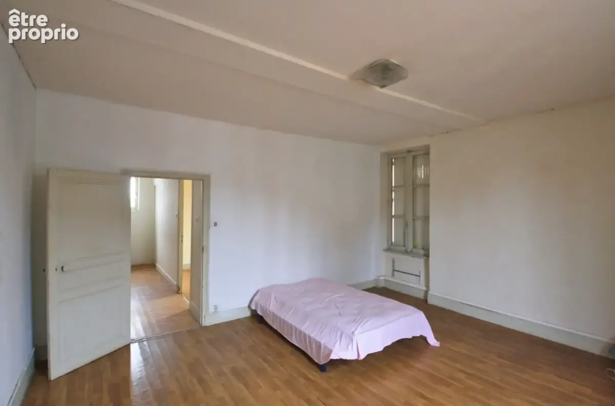 Maison de village, 4 chambres, avec garage et cour - photo 7