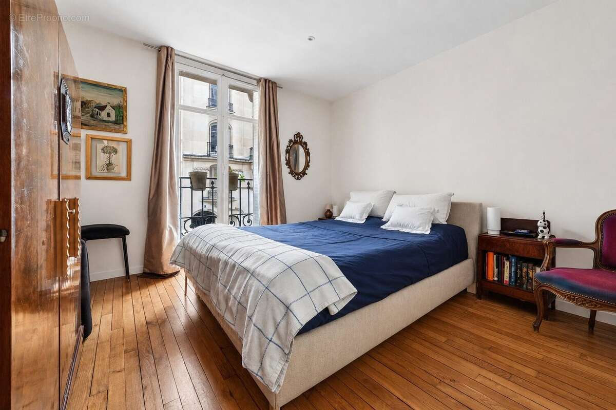 Appartement à PARIS-16E