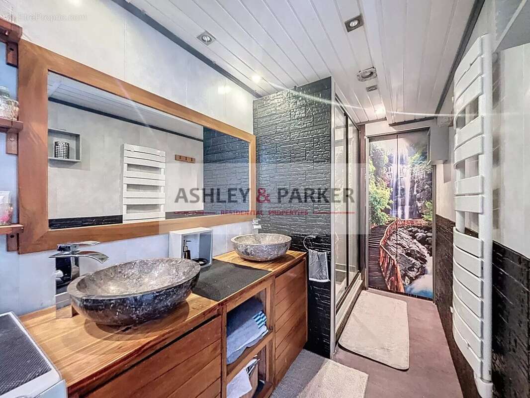 Appartement à SAINT-LAURENT-DU-VAR