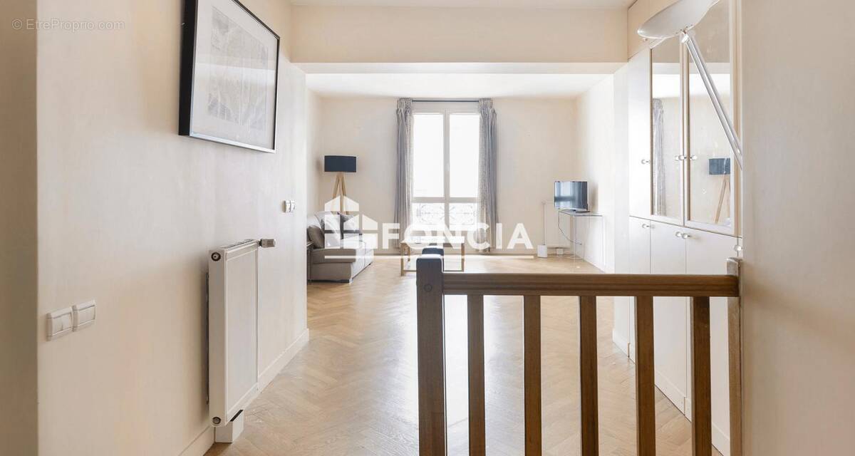 Appartement à PARIS-17E