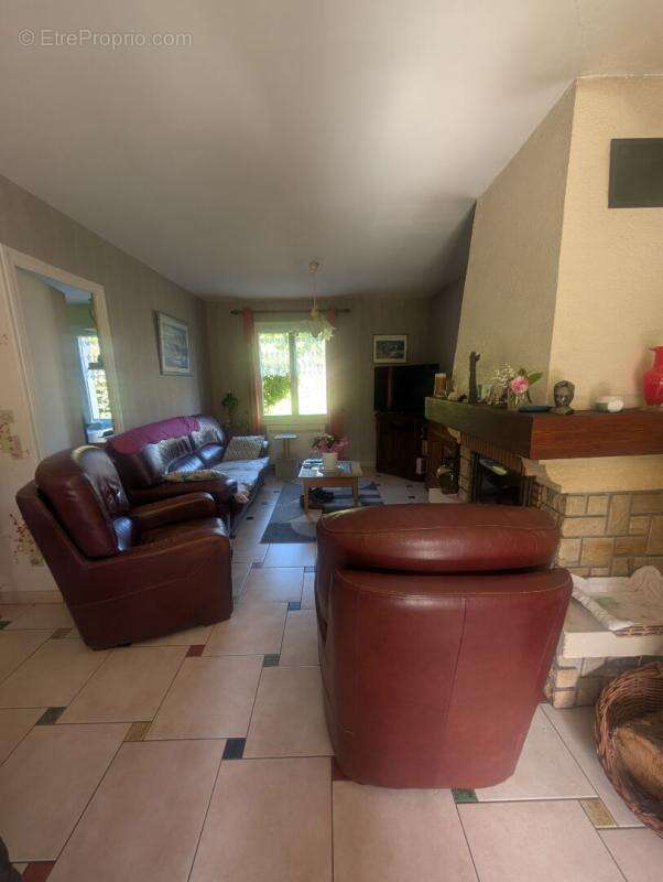 Maison à LA BREILLE-LES-PINS