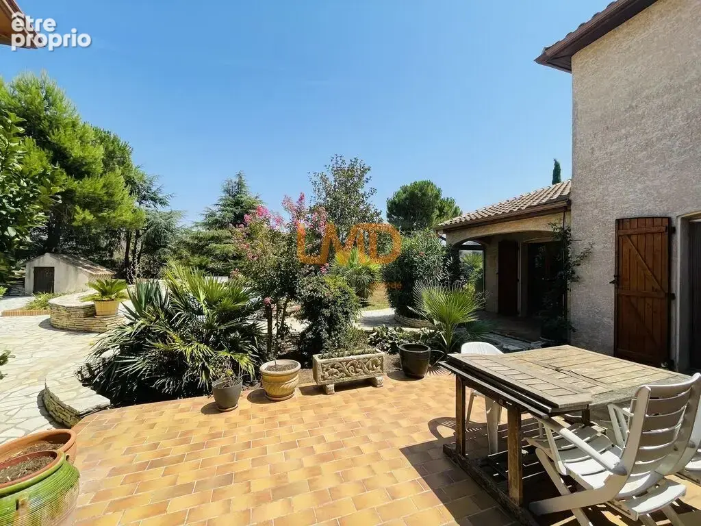 Propriété T5 avec piscine, parc, garages - photo 28