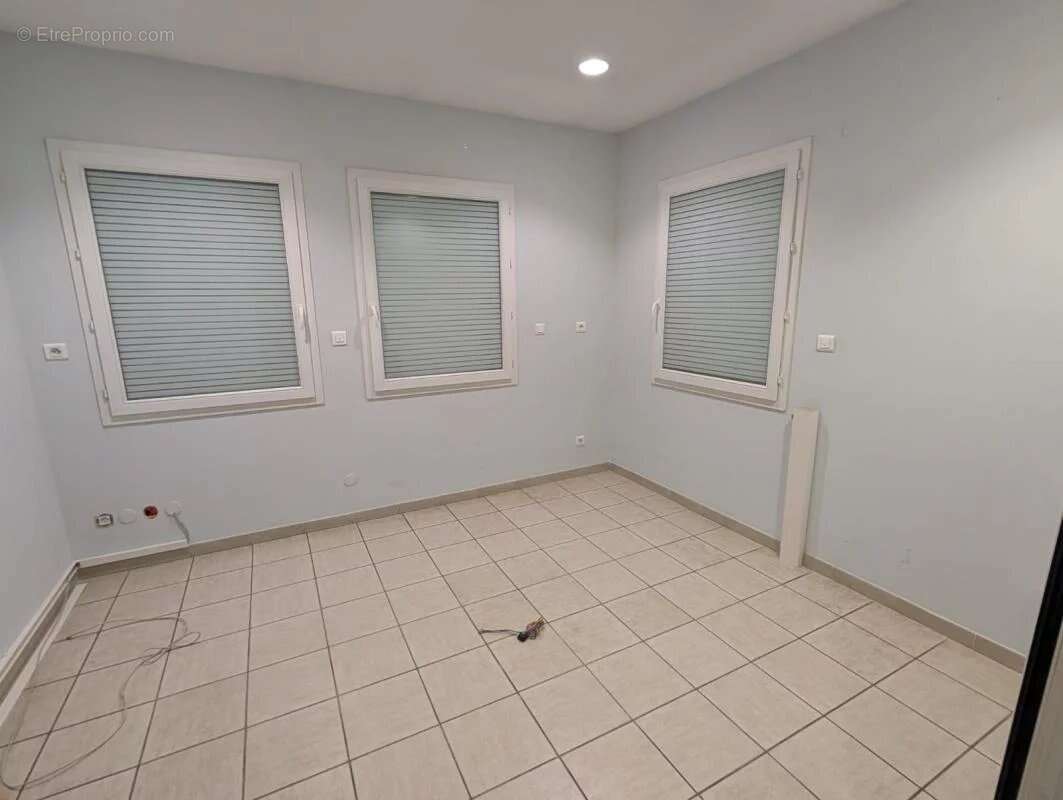 Appartement à BAGNOLS-SUR-CEZE