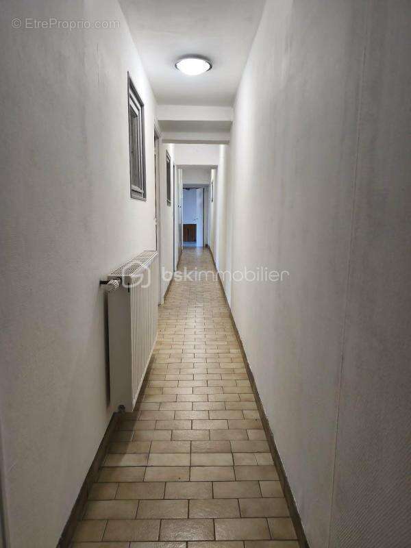 Maison en pierre de plain-pied avec dépendances - photo 4