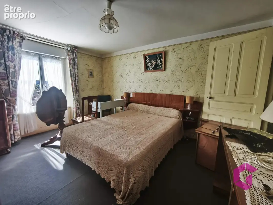 Maison de bourg de 230 m2 avec 11 chambres et un petit jardin, Idéal gite ! - photo 12