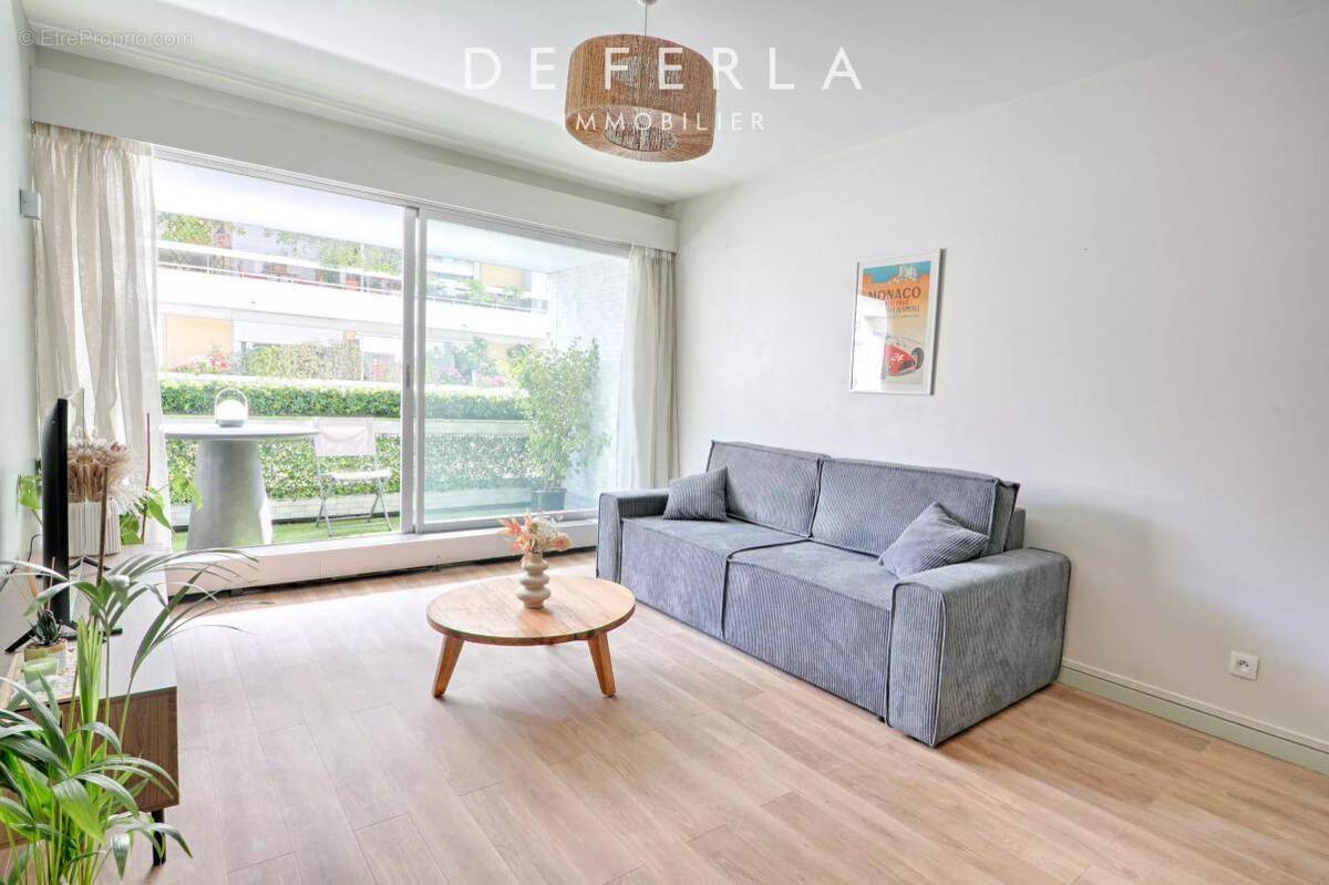 Appartement à PARIS-7E
