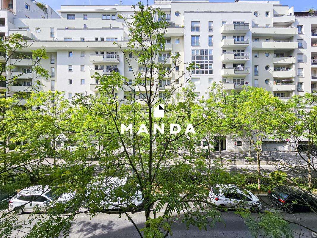 Appartement à COURBEVOIE