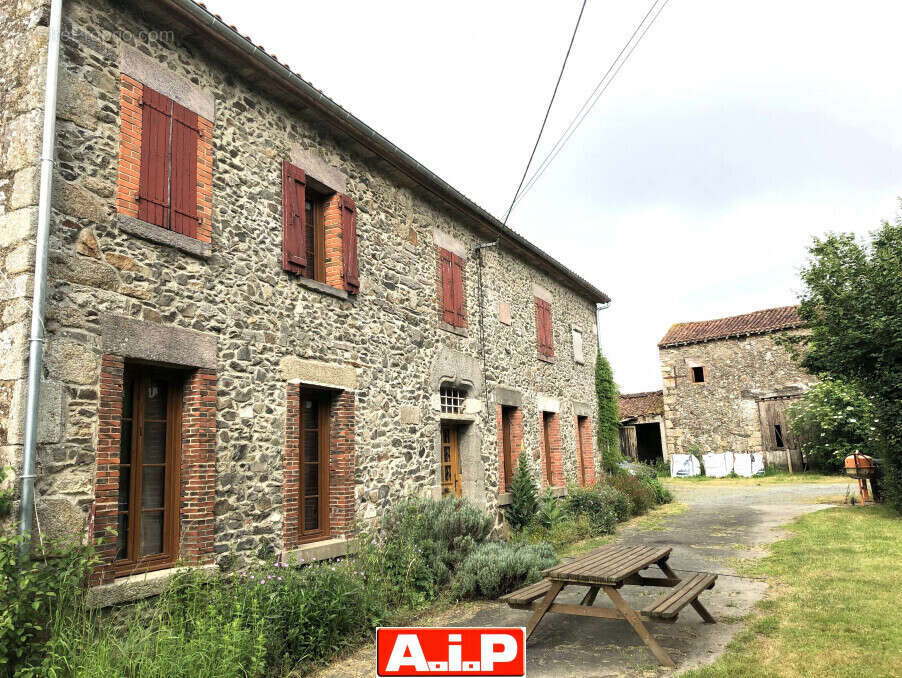 Maison à POUZAUGES