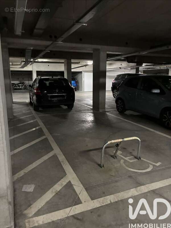 Photo 2 - Parking à MEAUX