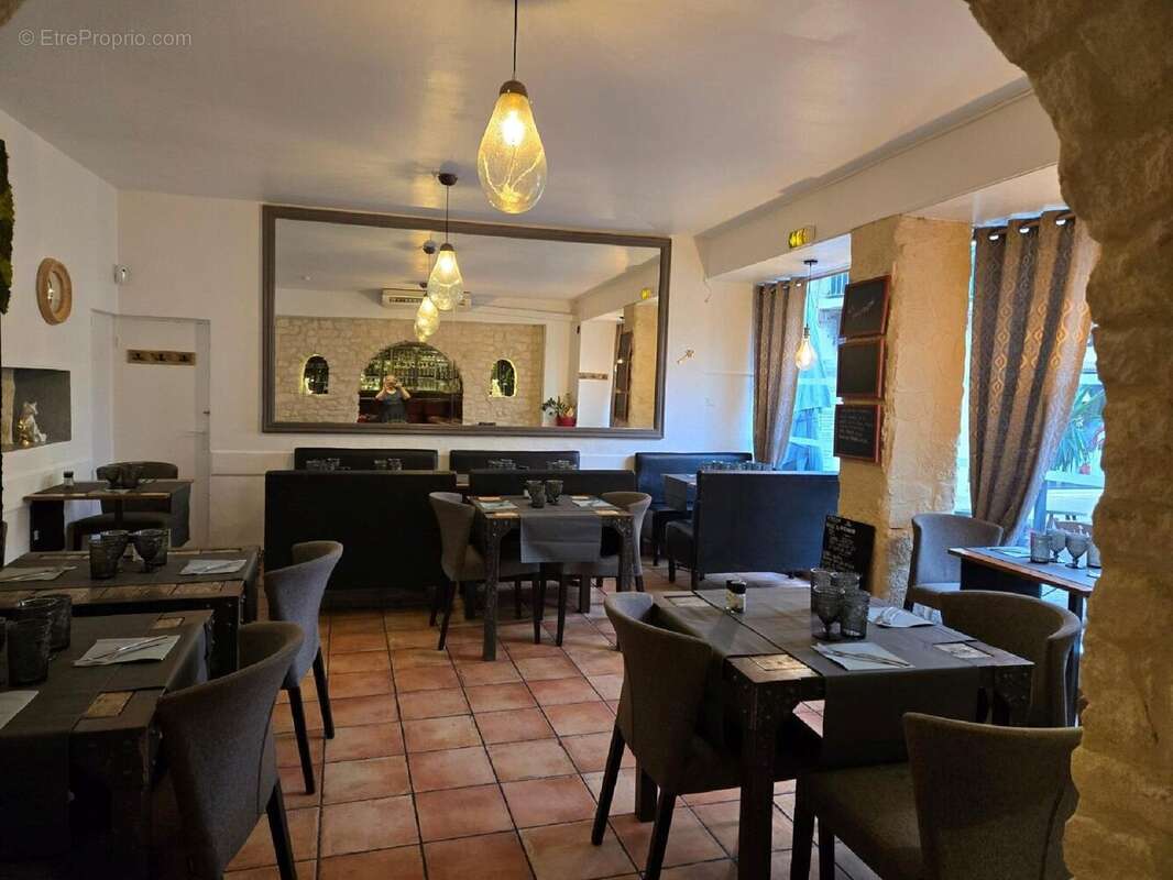 Commerce à SAINT-PAUL-TROIS-CHATEAUX