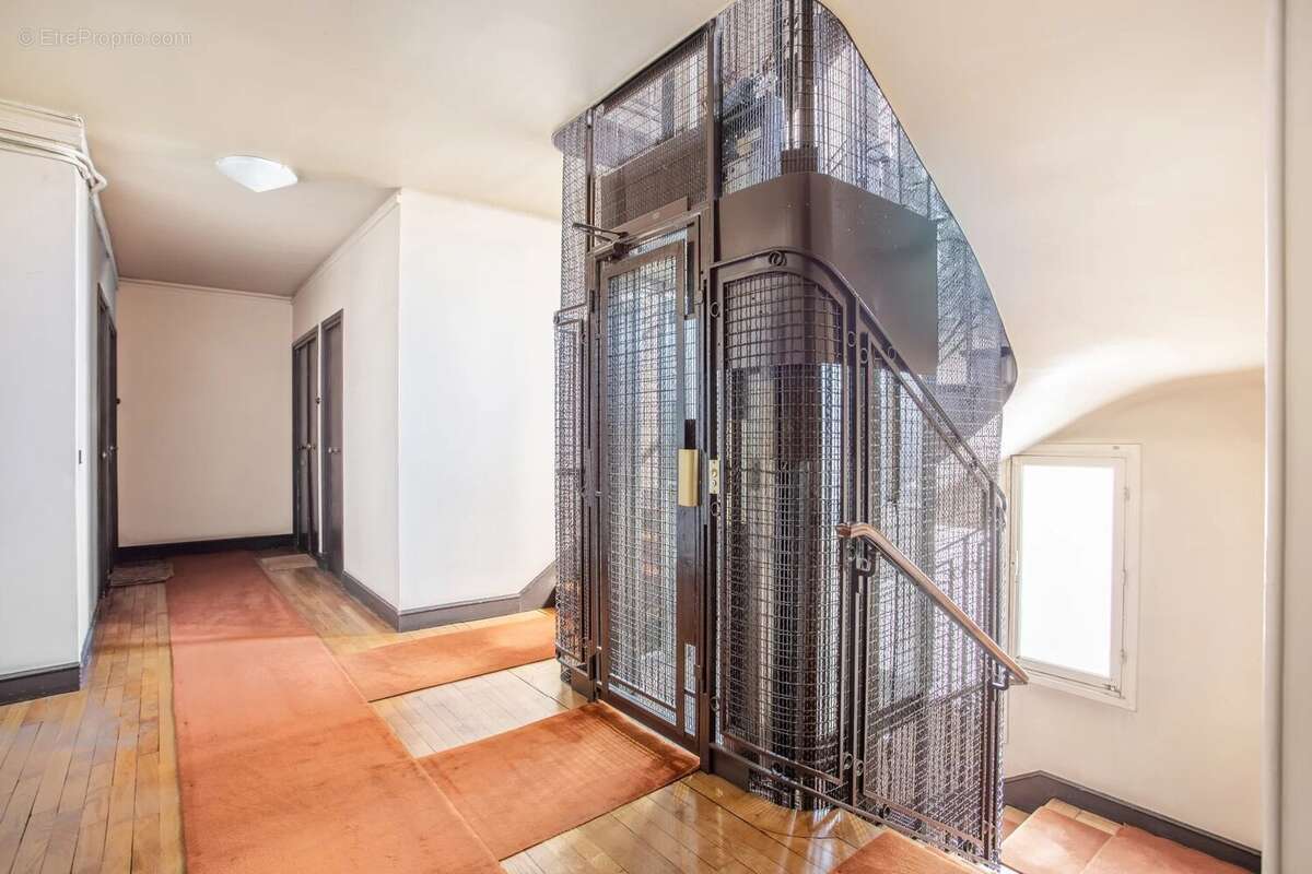 Appartement à PARIS-7E